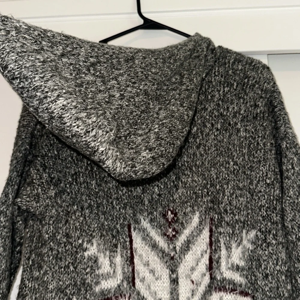 Abercrombie sweater - Picture 7 of 7